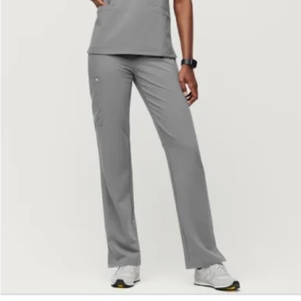 Kade Cargo Figs Scrubs